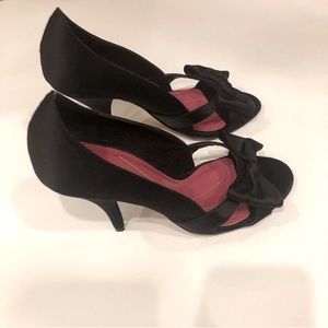 Kate Spade Hera black satin high heeled pumps